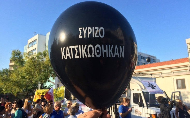 Με το άρμα του «Ψευταλέξη» και κούκλες Πολάκη – Τσακαλώτου η πορεία της ΠΟΕΔΗΝ (βίντεο)
